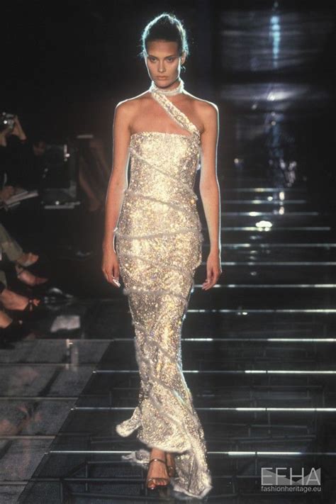 shalom harlow gianni versace